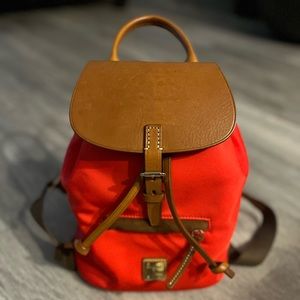 Red Dooney & Bourke backpack purse. Excellent condition. Like new. Used 1 time.